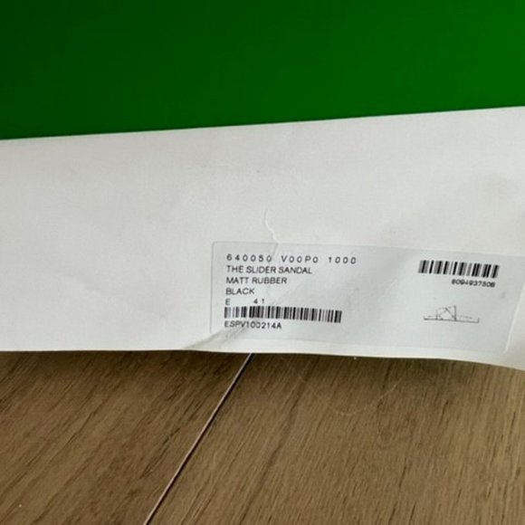 MENS BOTTEGA VENETA BLACK RUBBER QUILTED DESIGN POOL SLIDES SZ 41 / 9 - Picture 8 of 8